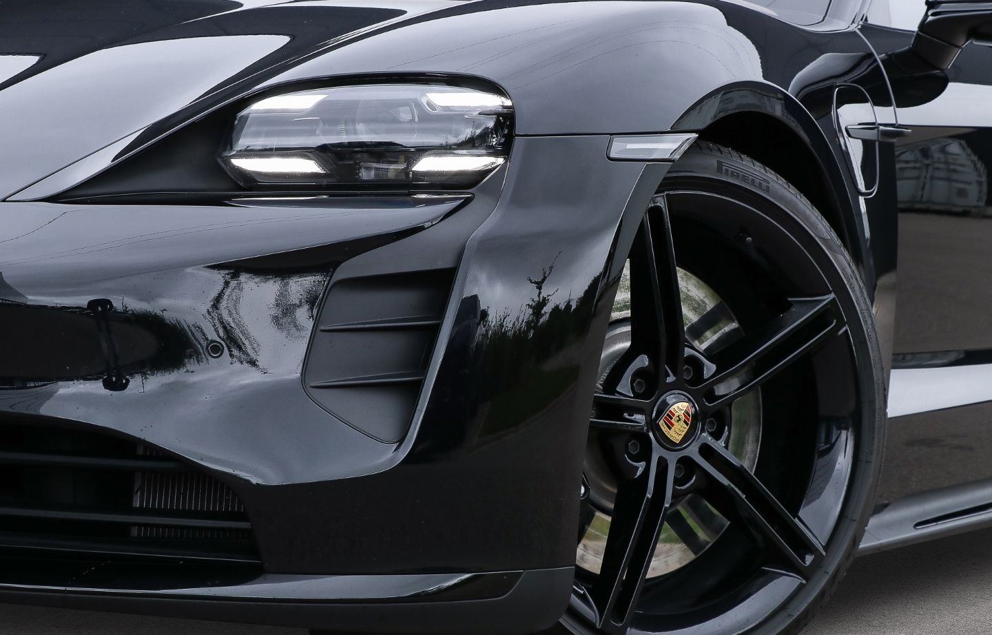 Porsche Taycan Turbo Burmester HA-Lenkung InnoDrive BOSE foto 8