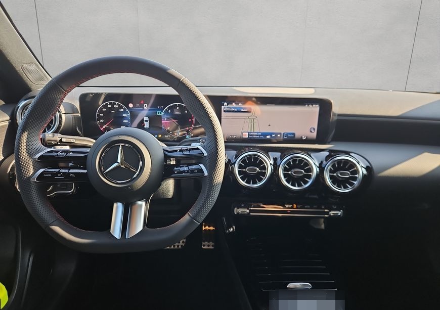 Mercedes-Benz A 200 d AMG Adv+ Standheiz. Multib. Pano foto 12