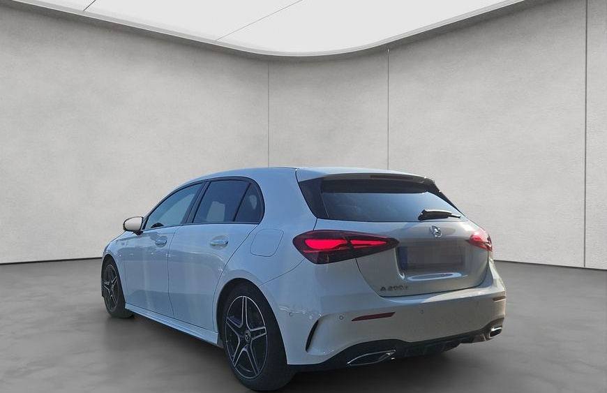 Mercedes-Benz A 200 d AMG Adv+ Standheiz. Multib. Pano foto 3