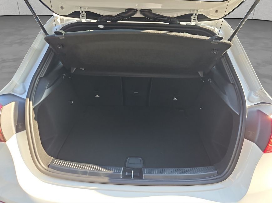 Mercedes-Benz A 200 d AMG Adv+ Standheiz. Multib. Pano foto 4