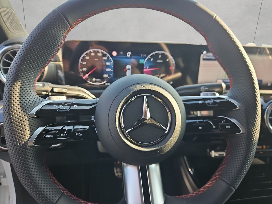 Mercedes-Benz A 200 d AMG Adv+ Standheiz. Multib. Pano foto 10