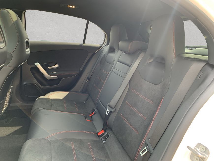 Mercedes-Benz A 200 d AMG Adv+ Standheiz. Multib. Pano foto 17