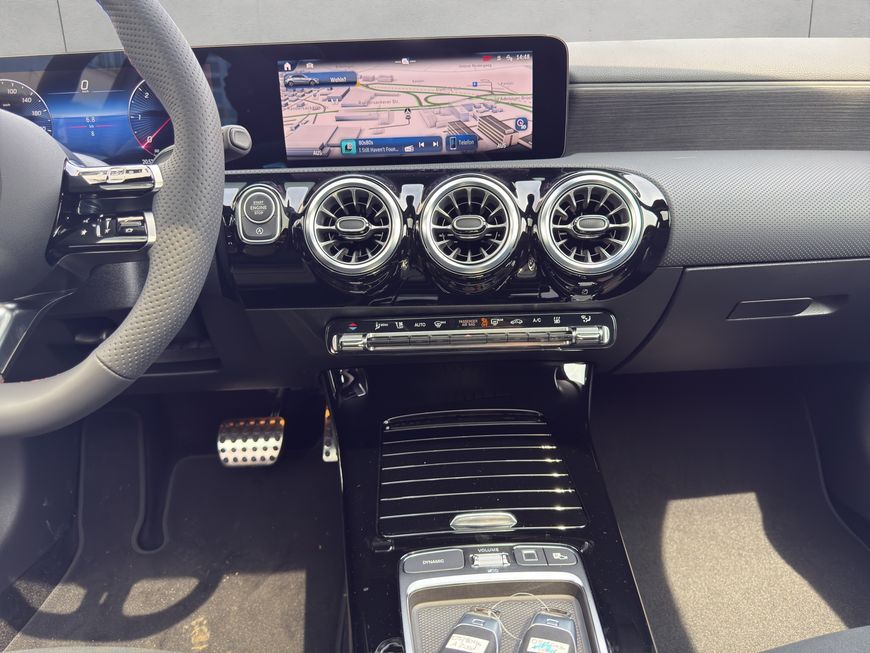 Mercedes-Benz A 200 d AMG Adv+ Standheiz. Multib. Pano foto 13