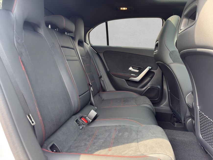 Mercedes-Benz A 200 d AMG Adv+ Standheiz. Multib. Pano foto 20