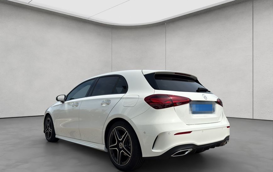 Mercedes-Benz A 200 d AMG Adv+ Standheiz. Multib. Pano foto 3