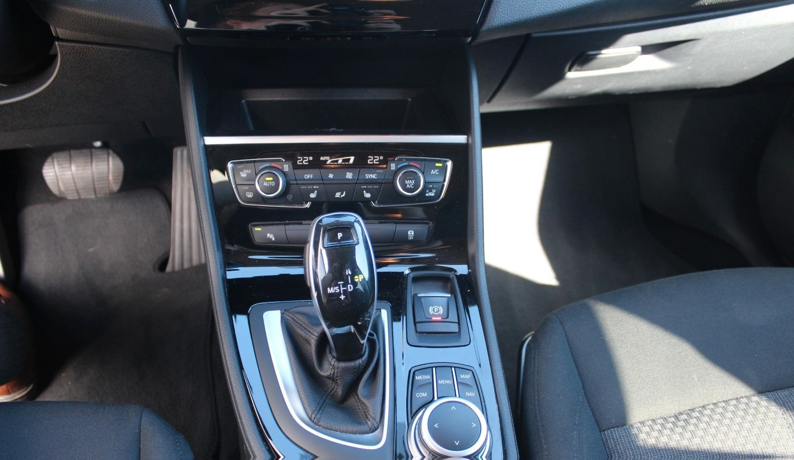 BMW 218  2 Gran Tourer 218 d xDrive Advantage foto 12