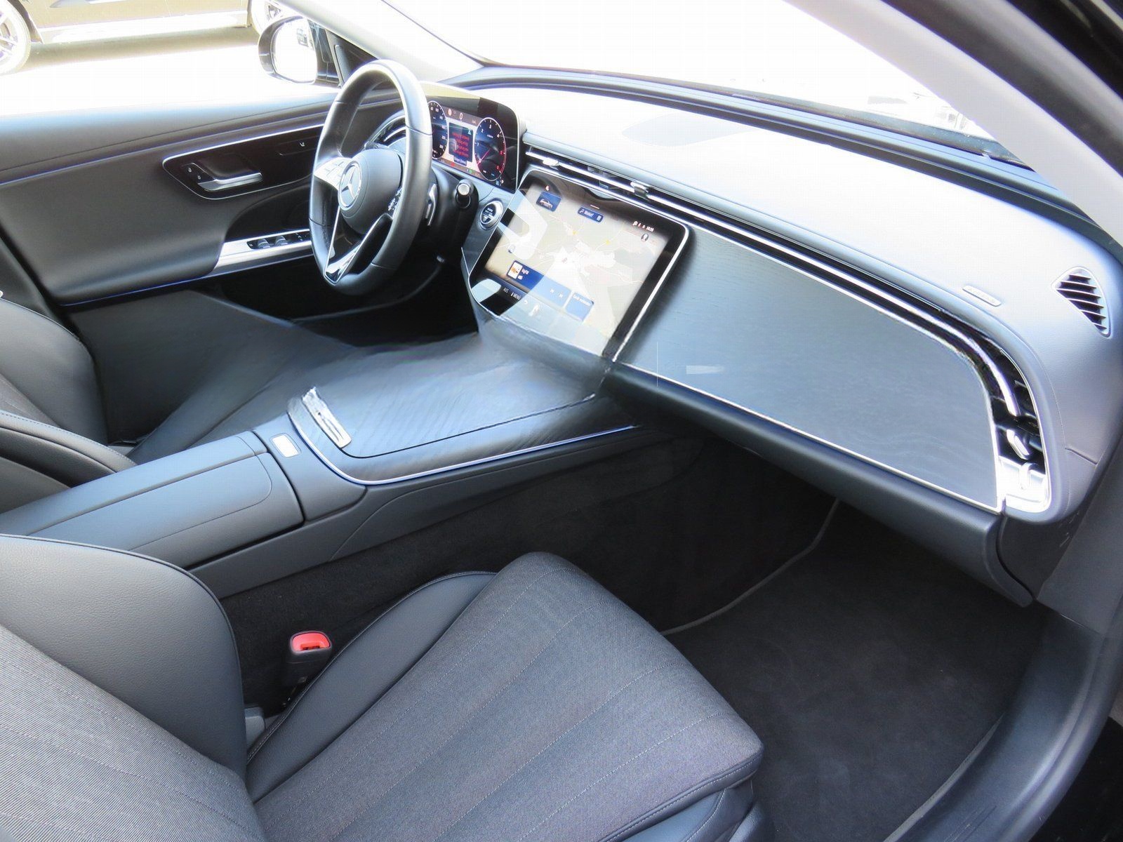 Mercedes-Benz E 220 d T AVANTGARDE-ADVANCED+PSD+DISTRONIC+AHK foto 11