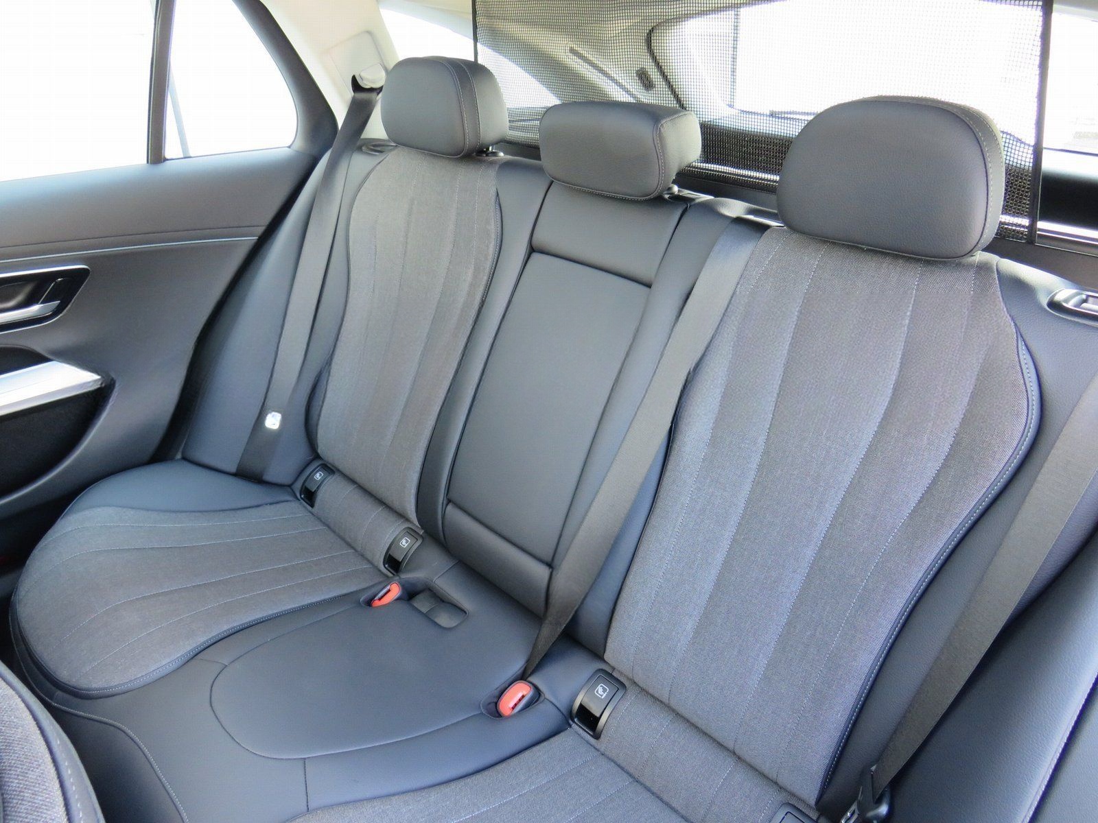 Mercedes-Benz E 220 d T AVANTGARDE-ADVANCED+PSD+DISTRONIC+AHK foto 15