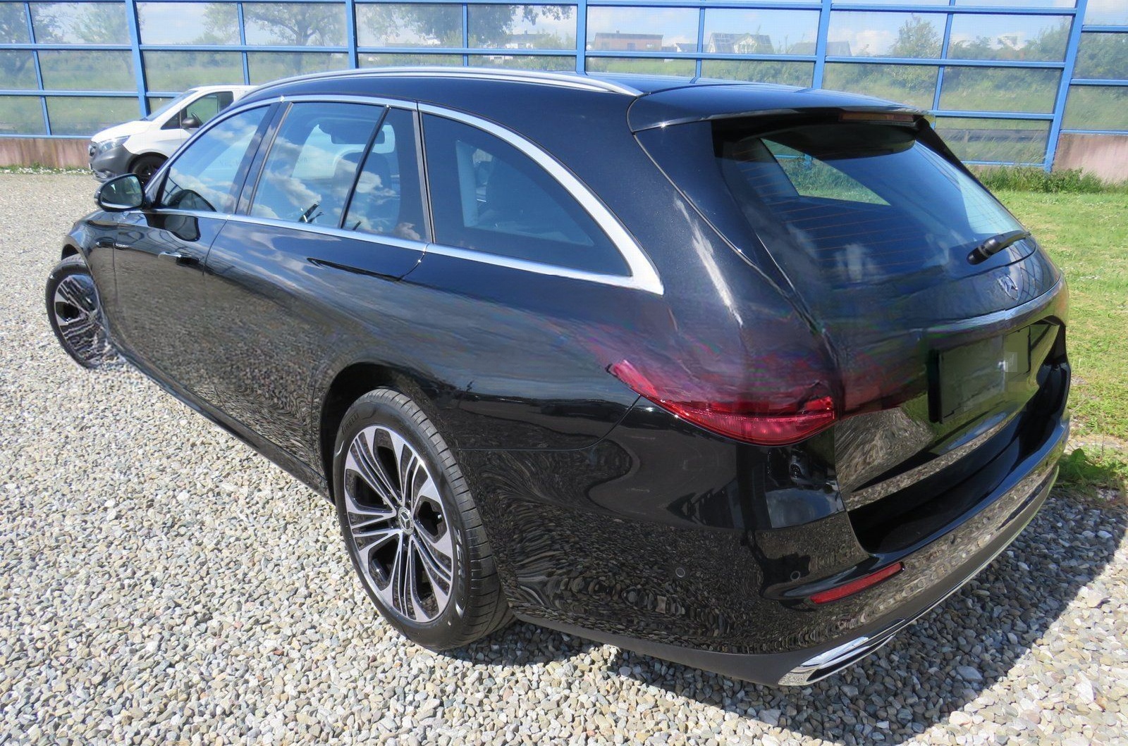 Mercedes-Benz E 220 d T AVANTGARDE-ADVANCED+PSD+DISTRONIC+AHK foto 6