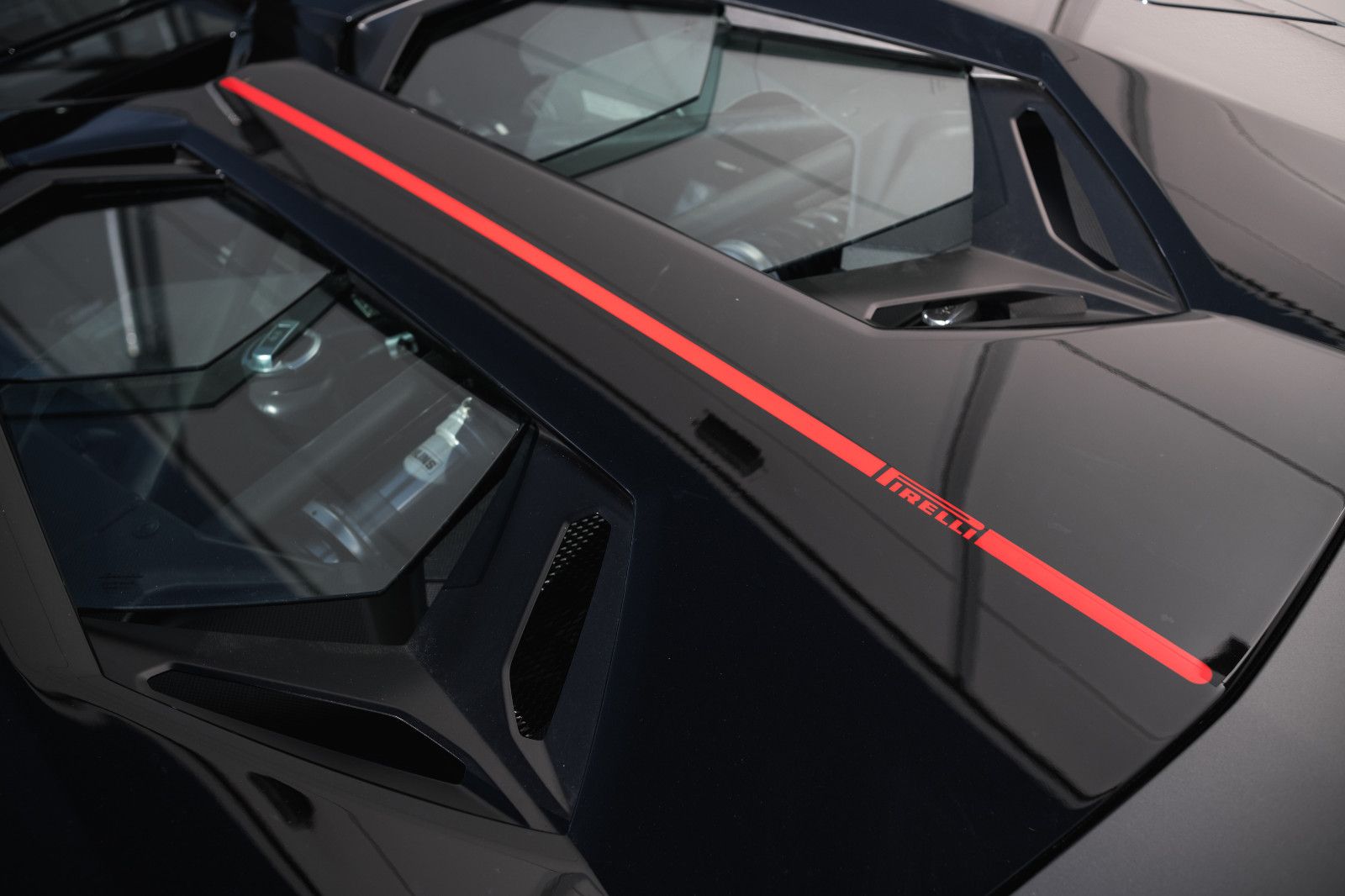 Lamborghini LP 700-4 Roadster Pirelli Edition 1of100-Lift foto 14