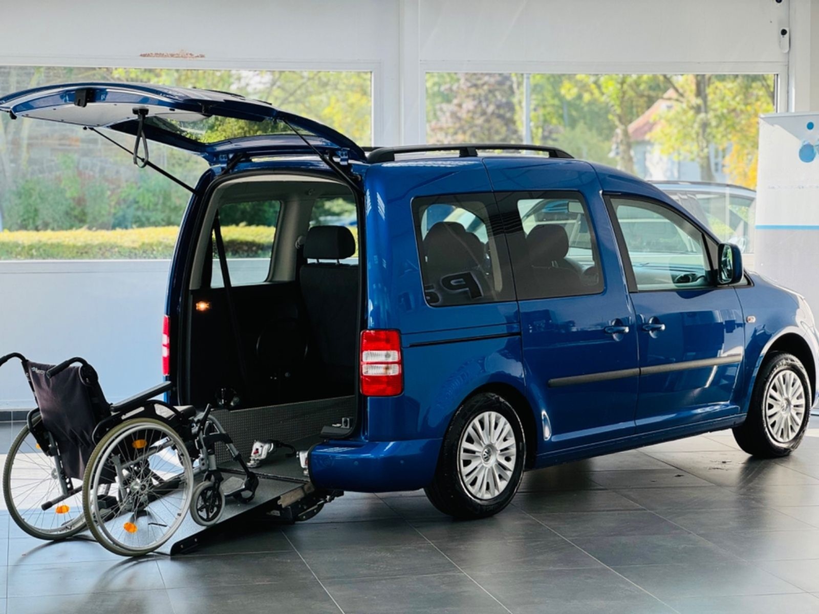 Volkswagen Caddy 1.6 TDI DSG Behindertengerecht-Rampe foto 6