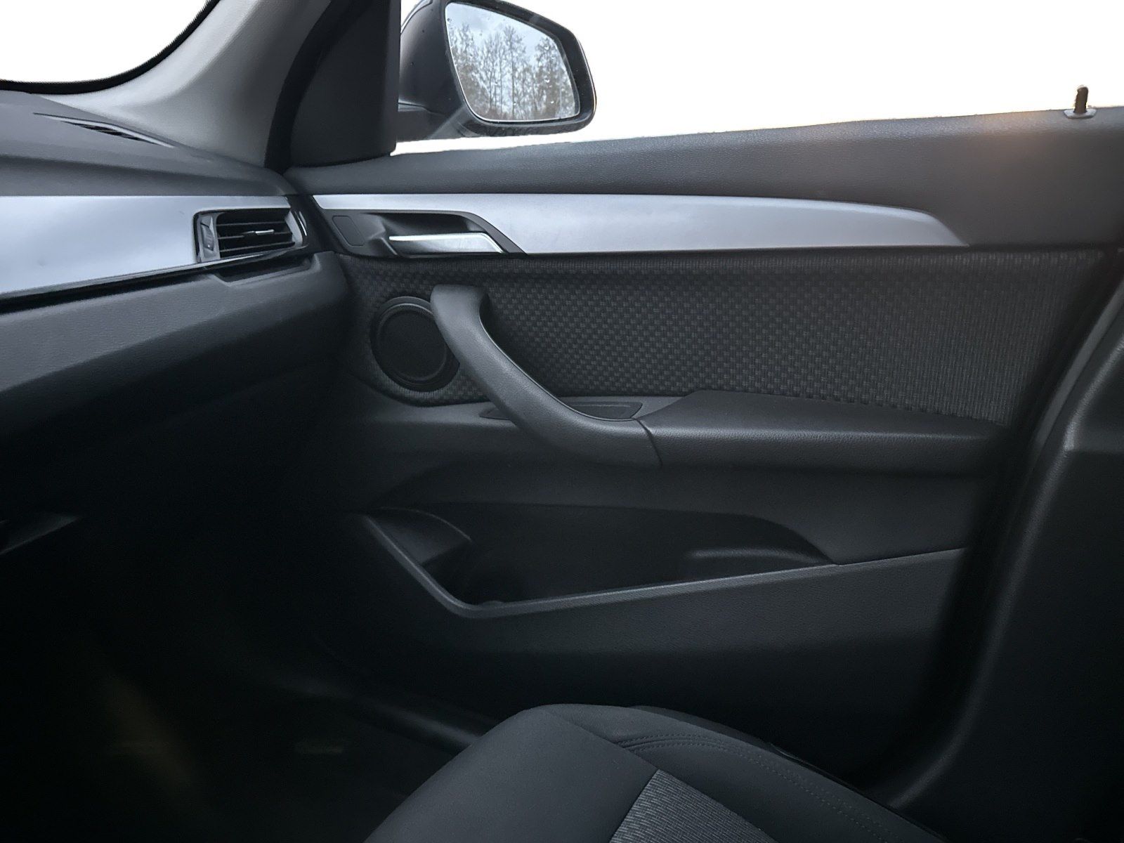 BMW X1 sDrive18d AHK RFK LED SHZ TEMPOMAT DAB ABS BT foto 16