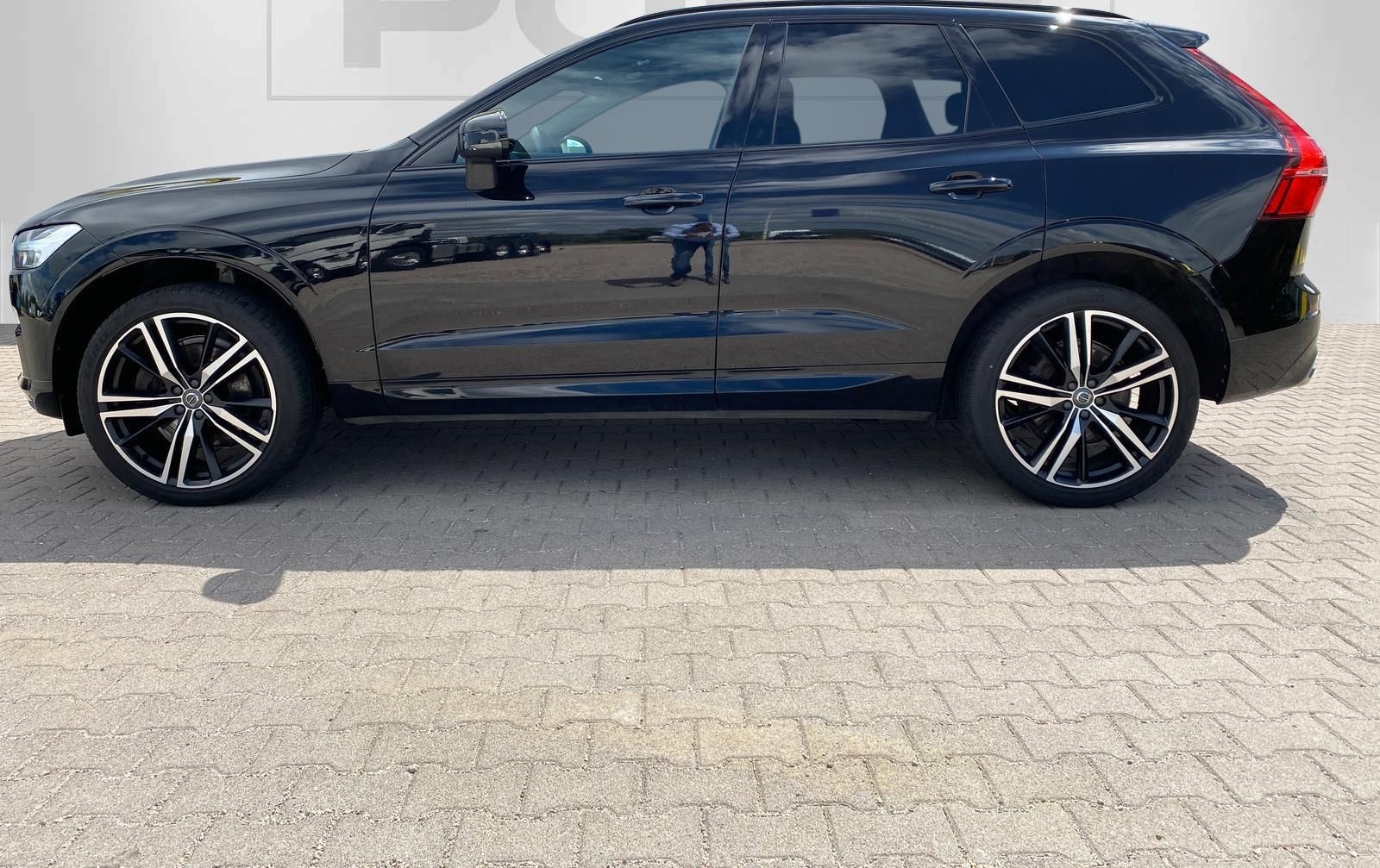 Volvo XC60 B5 AWD R Design 21" ACC DAB LUFT LHZ STDHZ foto 2