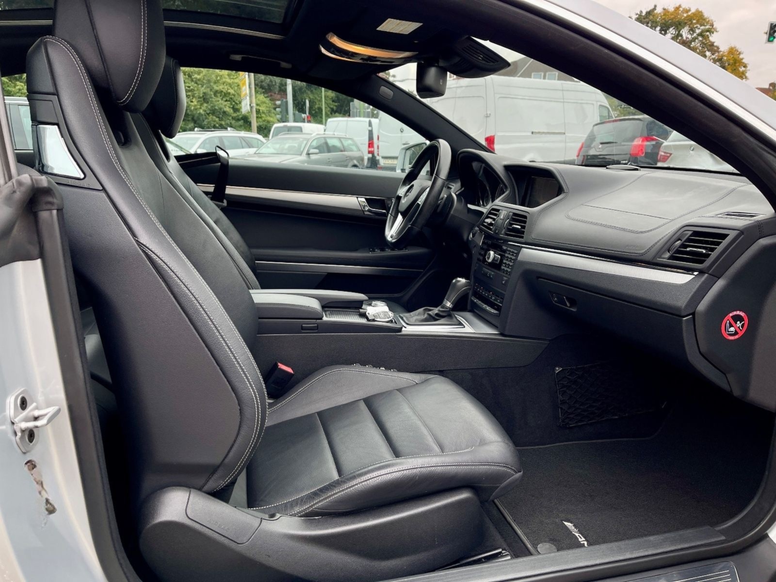 Mercedes-Benz E 500 AMG I PANO I RFK I ACC I CARVERTICAL foto 10