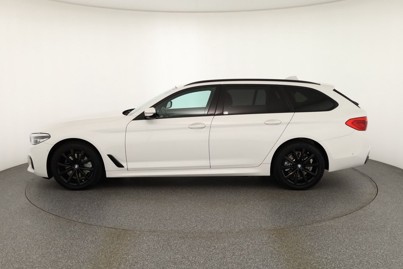 BMW 520d Touring xDrive M Sport LED Navi ACC Head-Up foto 2