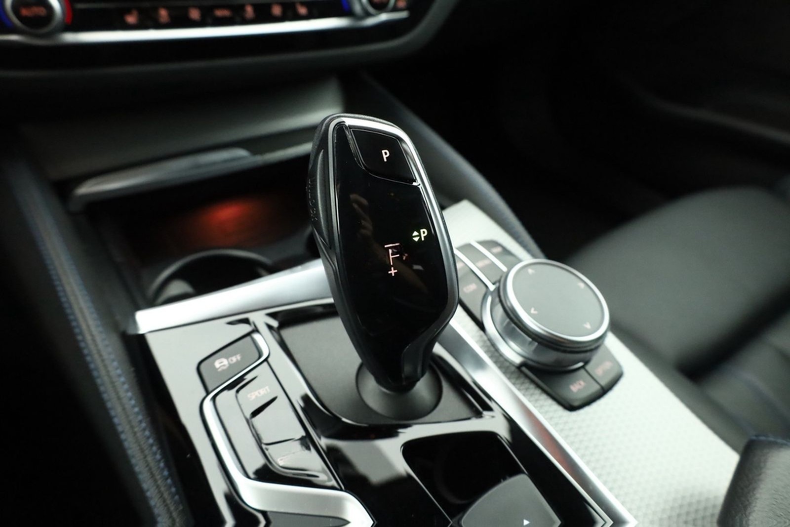 BMW 520d Touring xDrive M Sport LED Navi ACC Head-Up foto 14