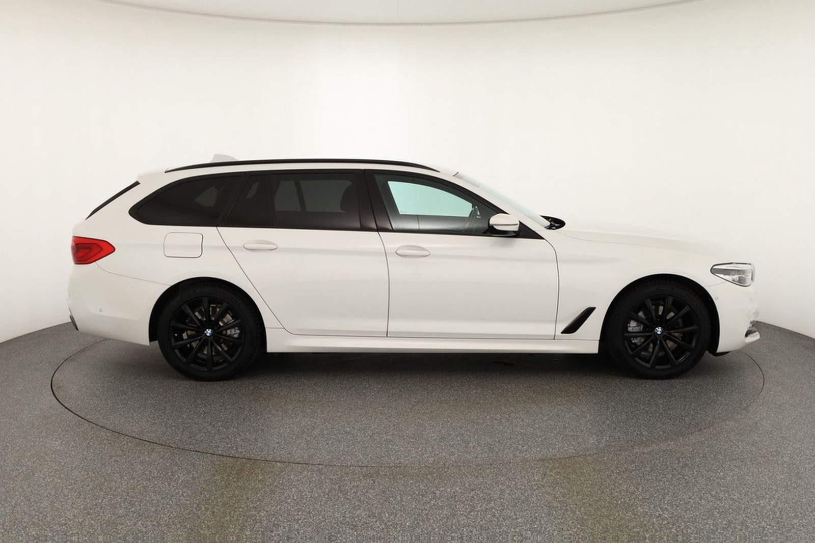 BMW 520d Touring xDrive M Sport LED Navi ACC Head-Up foto 6