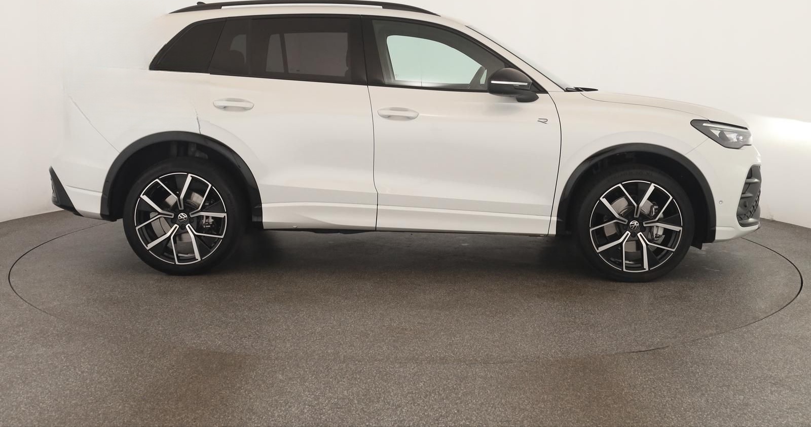 Volkswagen Tiguan 2.0 TSI DSG 4M R-Line IQ Pano Nav Key 360 foto 4