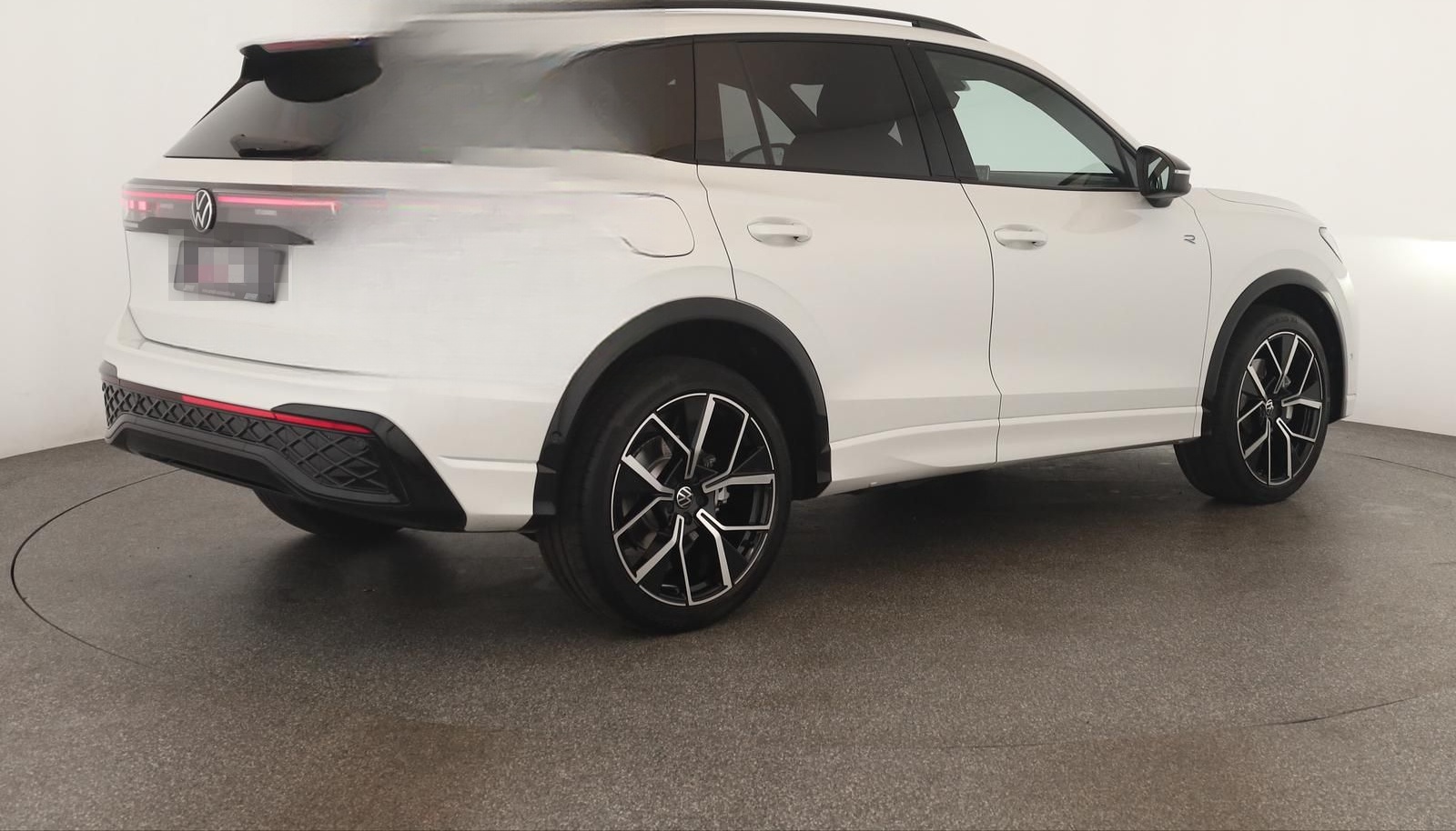 Volkswagen Tiguan 2.0 TSI DSG 4M R-Line IQ Pano Nav Key 360 foto 5