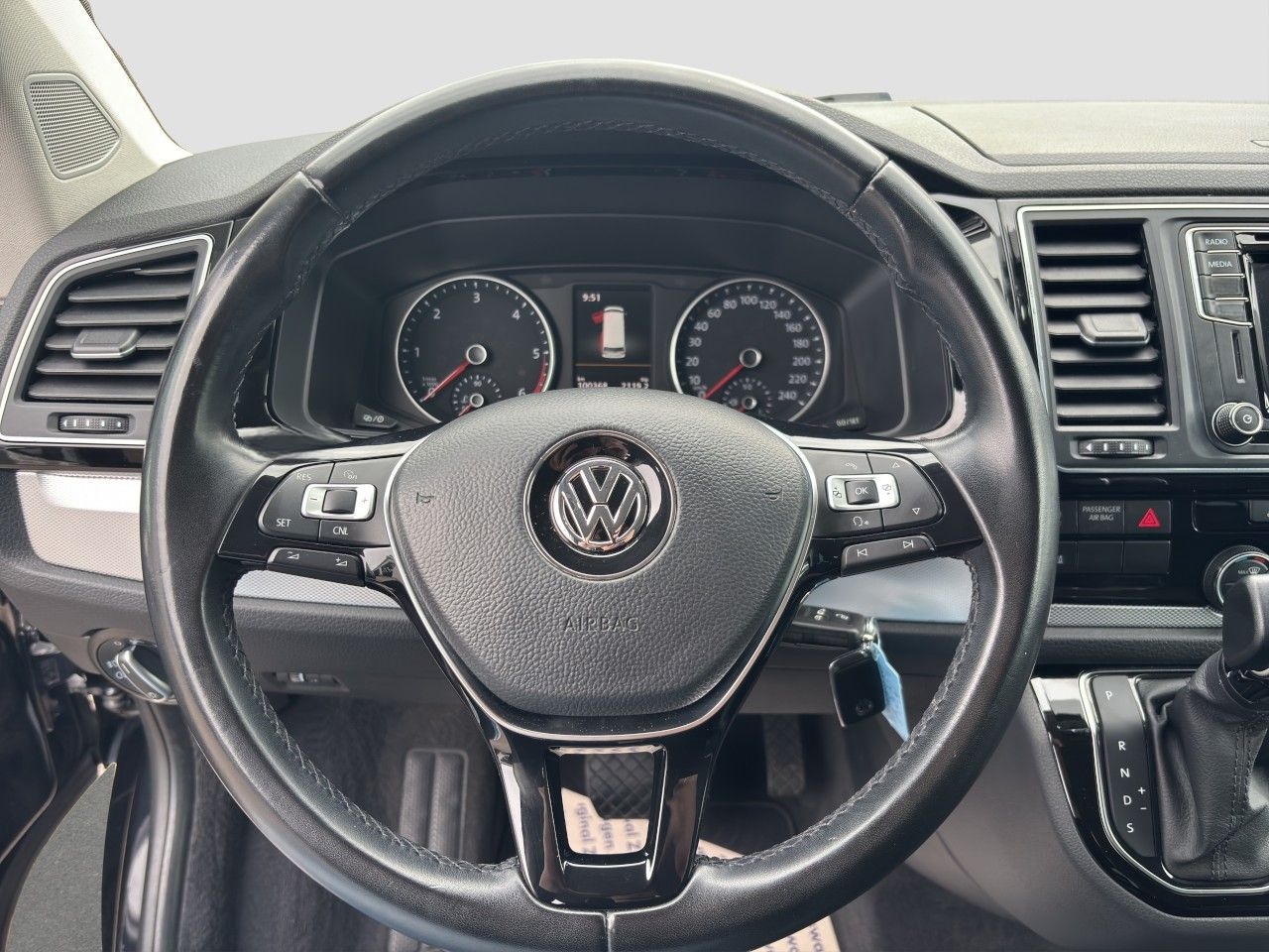Volkswagen T6.1 Multivan Highline 2.0 TDI LED NAVI AHK STAN foto 12