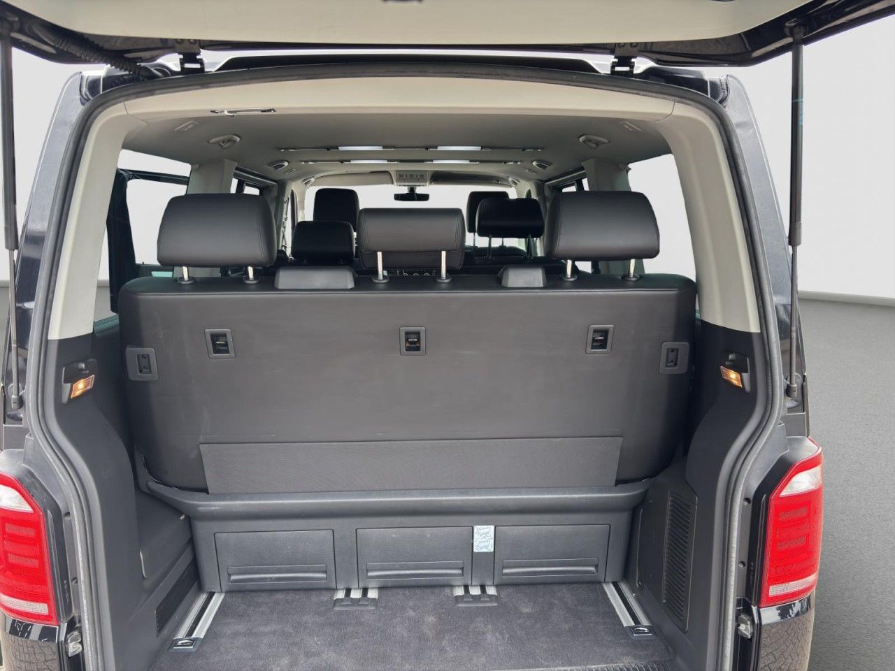 Volkswagen T6.1 Multivan Highline 2.0 TDI LED NAVI AHK STAN foto 15