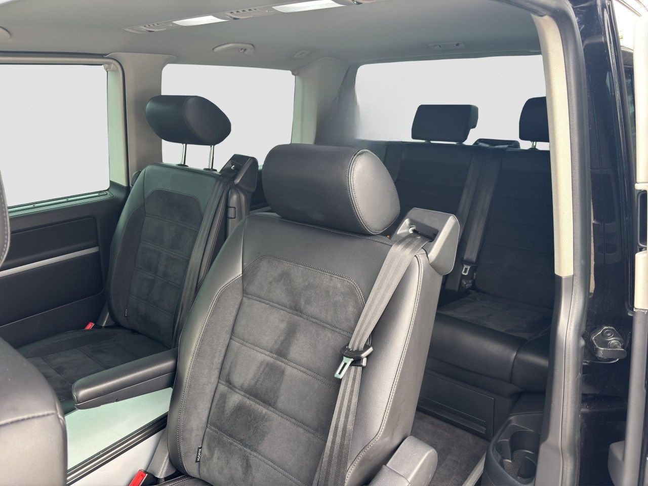 Volkswagen T6.1 Multivan Highline 2.0 TDI LED NAVI AHK STAN foto 10