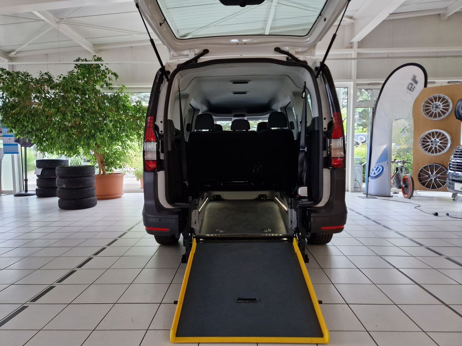 Volkswagen Caddy Maxi 2.0 TDI Behindertengerecht/Rollstuhlr foto 2