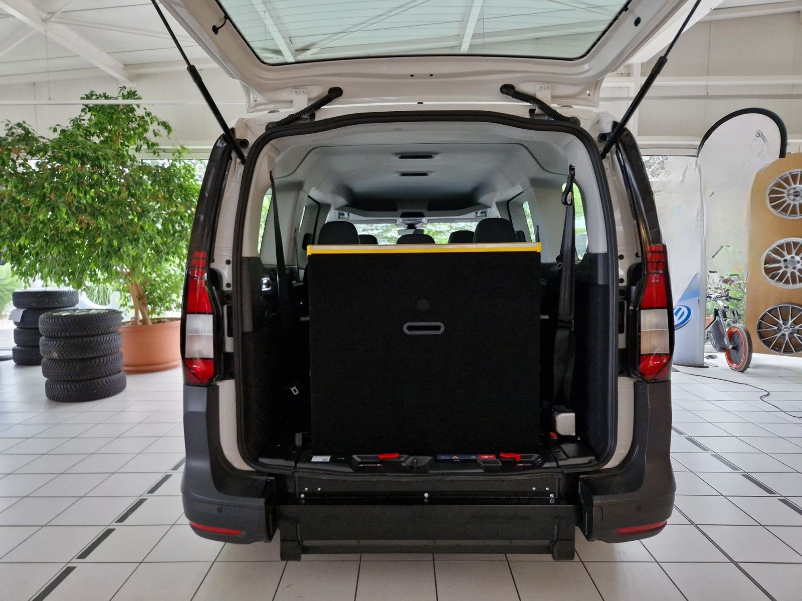Volkswagen Caddy Maxi 2.0 TDI Behindertengerecht/Rollstuhlr foto 9