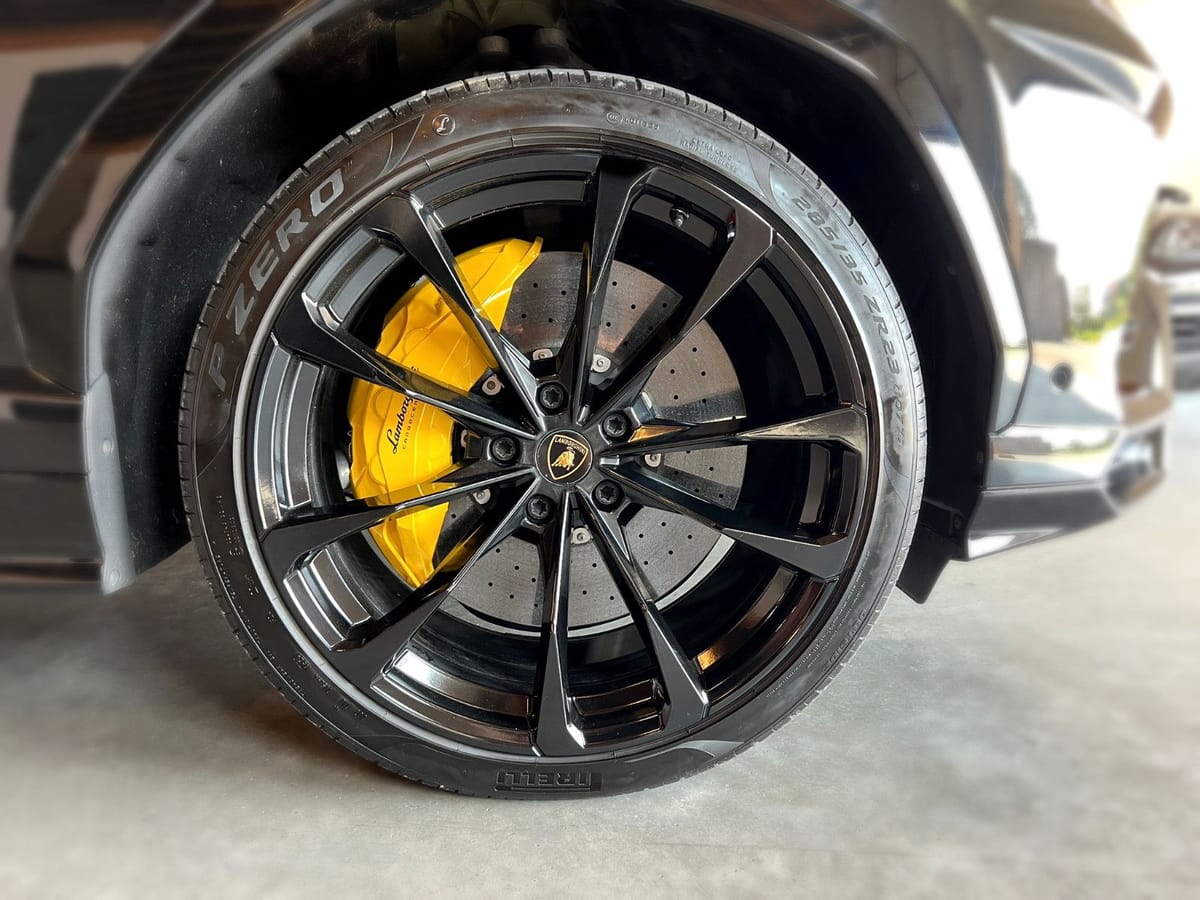 Lamborghini Urus 4.0 V8 Autom.-23"-PANO-B&O-MWST.-GARANTIE- foto 24