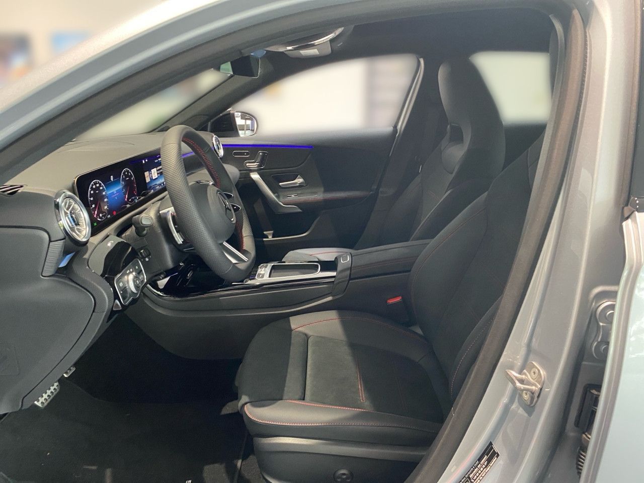 Mercedes-Benz A 200 AMG+PANO+KEYLESS+MULTI+360°+PARK+DISTR foto 7