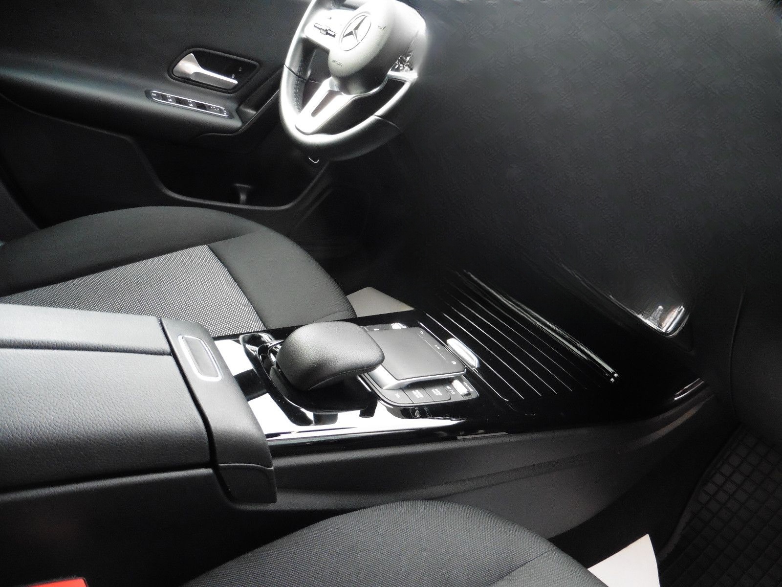 Mercedes-Benz CLA 180 Autom.*LED*NAVI*PDC*Kamera*Spurhalte... foto 13