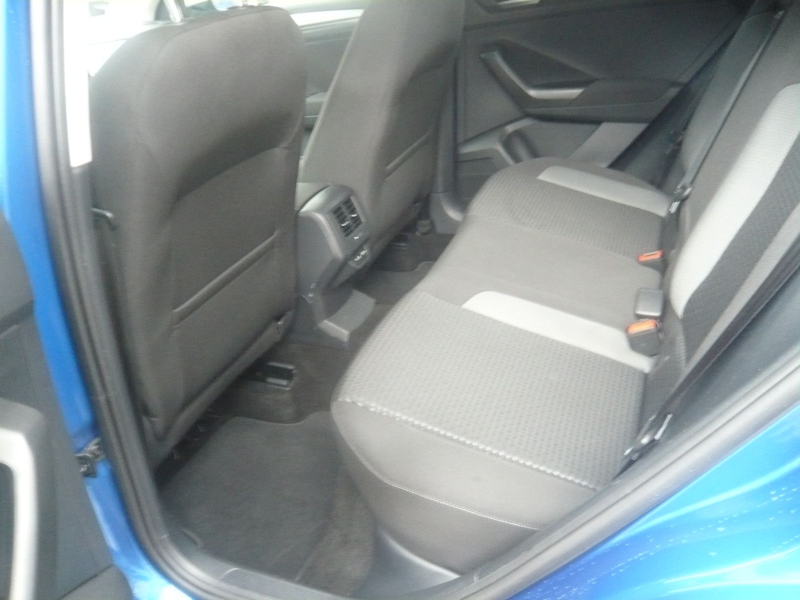 Volkswagen T-Roc-NAVI-PDC-SHZ-AHK-1 HAND foto 11