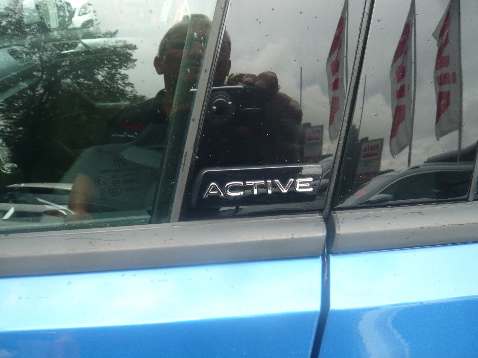 Volkswagen T-Roc-NAVI-PDC-SHZ-AHK-1 HAND foto 3