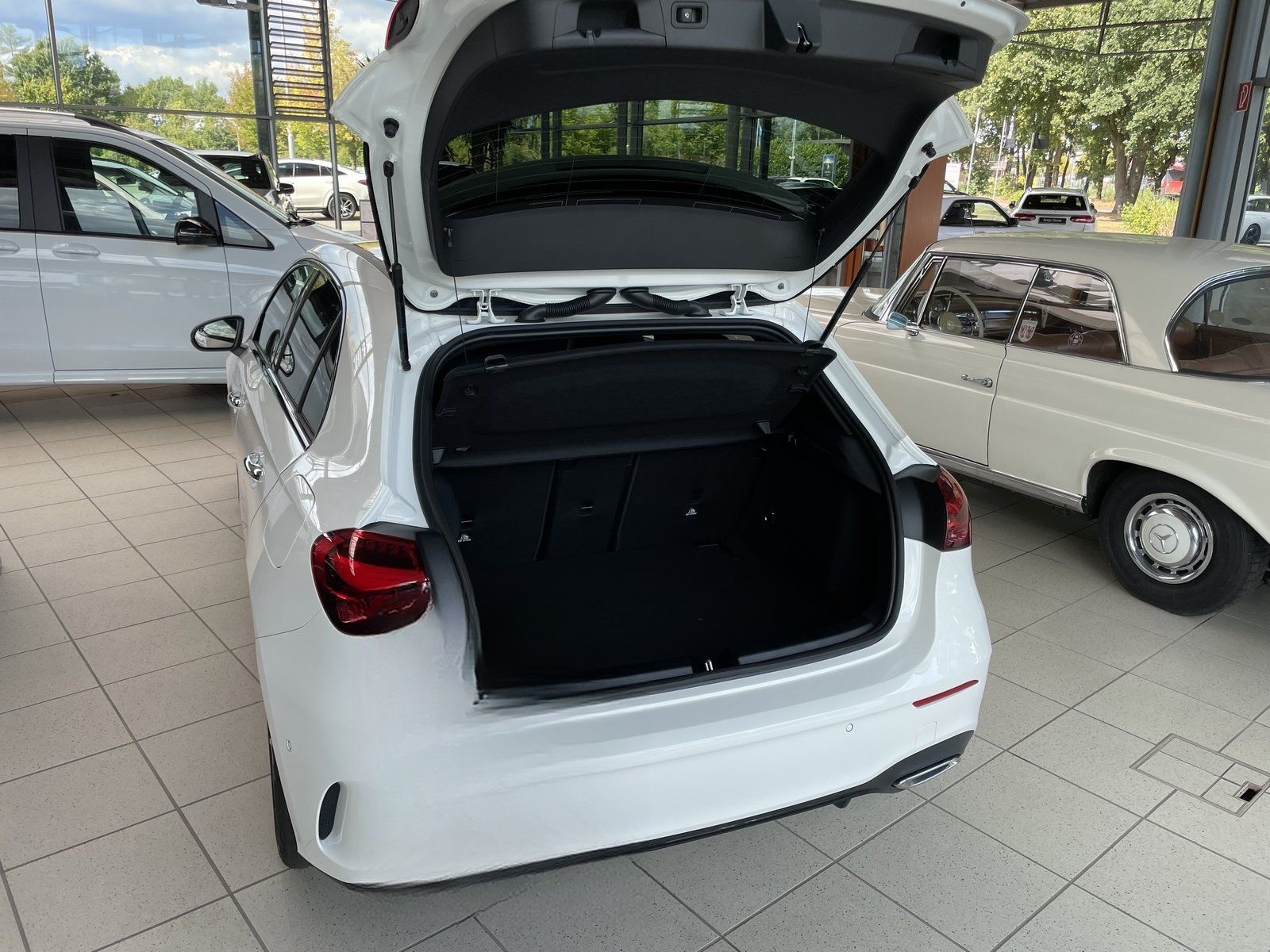 Mercedes-Benz A 200 d AMG Advanced Plus Nght Pano AHK Standhzg foto 10