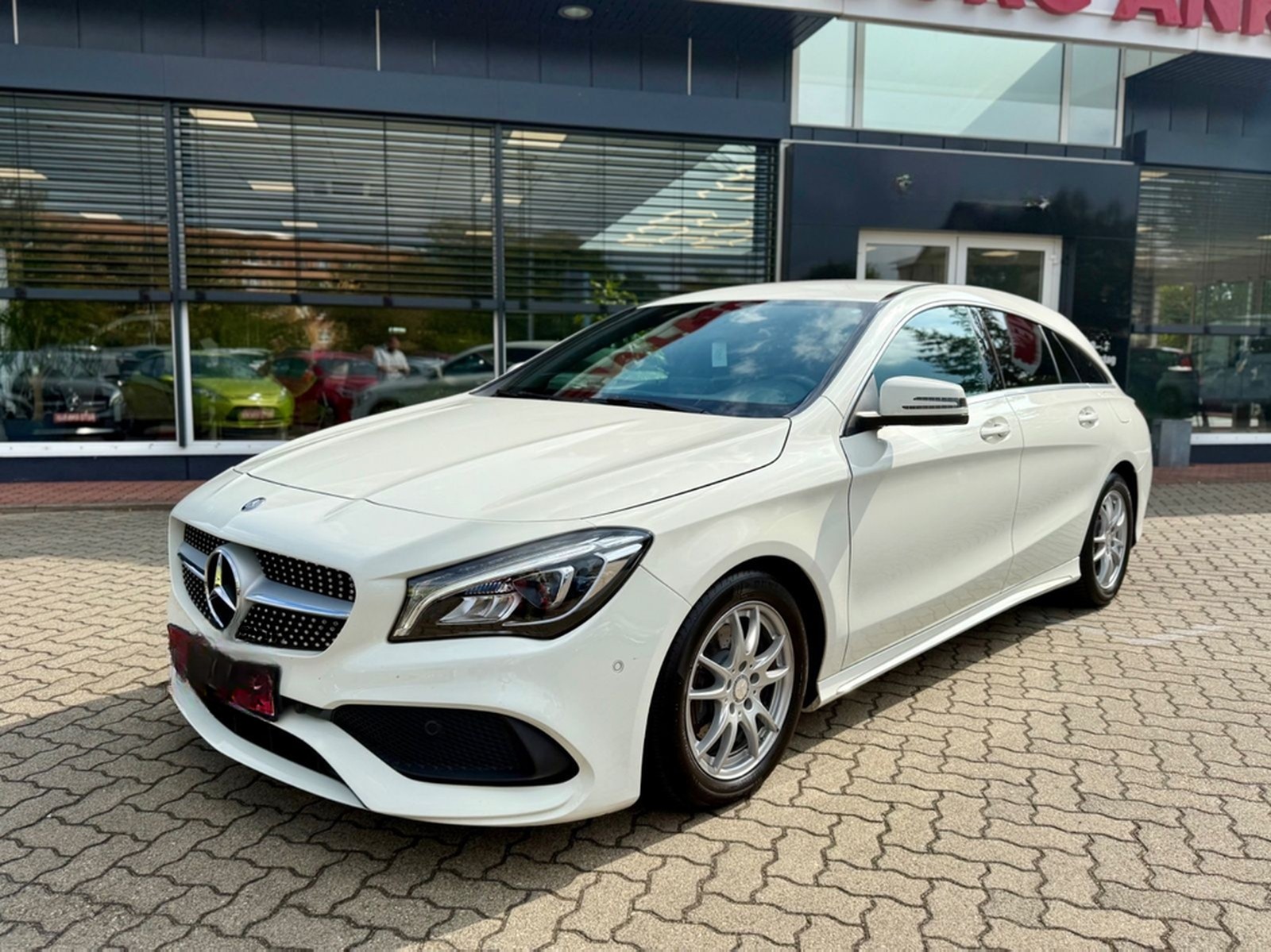 Mercedes-Benz CLA 200 Shooting Brake AMG LED Automatik foto 2