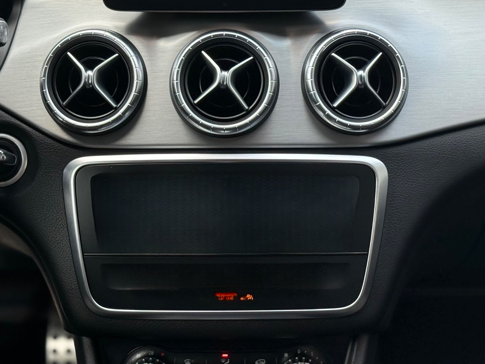 Mercedes-Benz CLA 200 Shooting Brake AMG LED Automatik foto 17