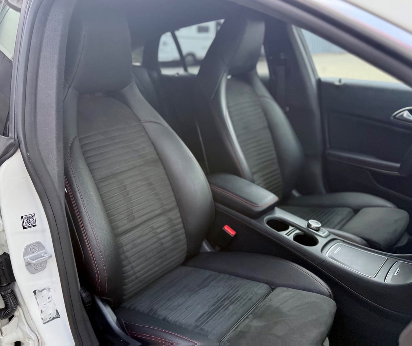 Mercedes-Benz CLA 200 Shooting Brake AMG LED Automatik foto 20