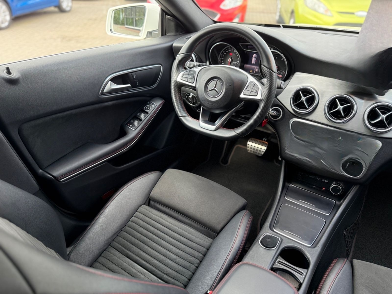 Mercedes-Benz CLA 200 Shooting Brake AMG LED Automatik foto 21