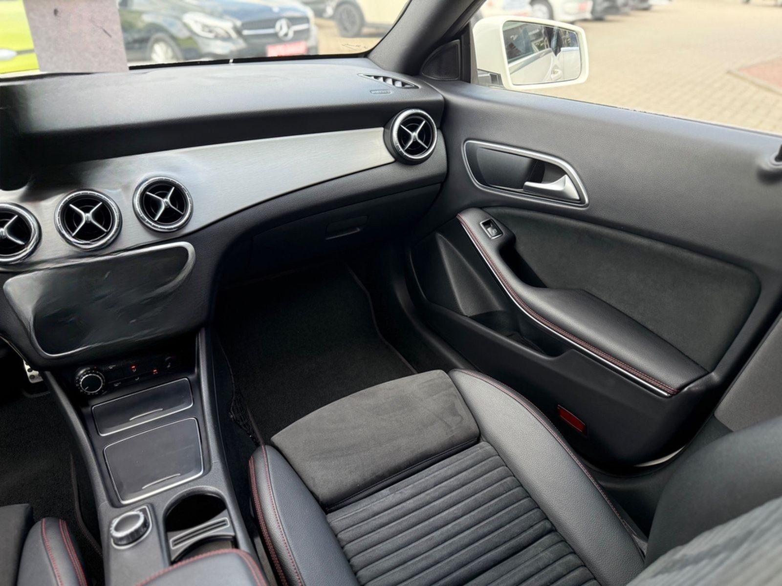 Mercedes-Benz CLA 200 Shooting Brake AMG LED Automatik foto 22