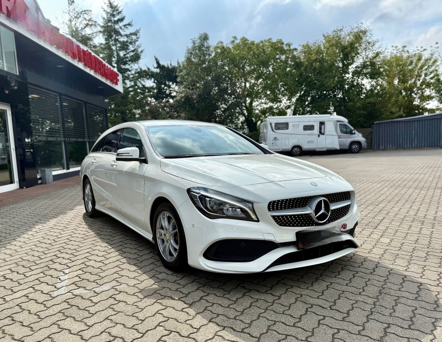 Mercedes-Benz CLA 200 Shooting Brake AMG LED Automatik foto 4