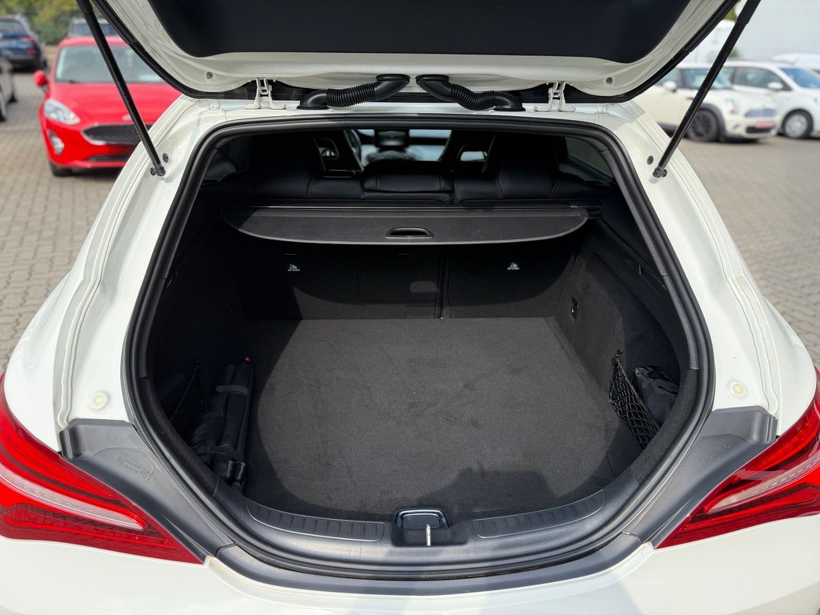 Mercedes-Benz CLA 200 Shooting Brake AMG LED Automatik foto 9