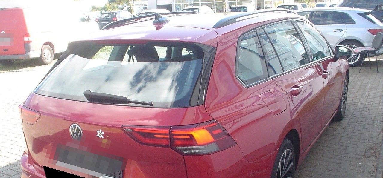 Volkswagen Golf VIII Variant Life eAC LED ACC Navi AHK SHz foto 2