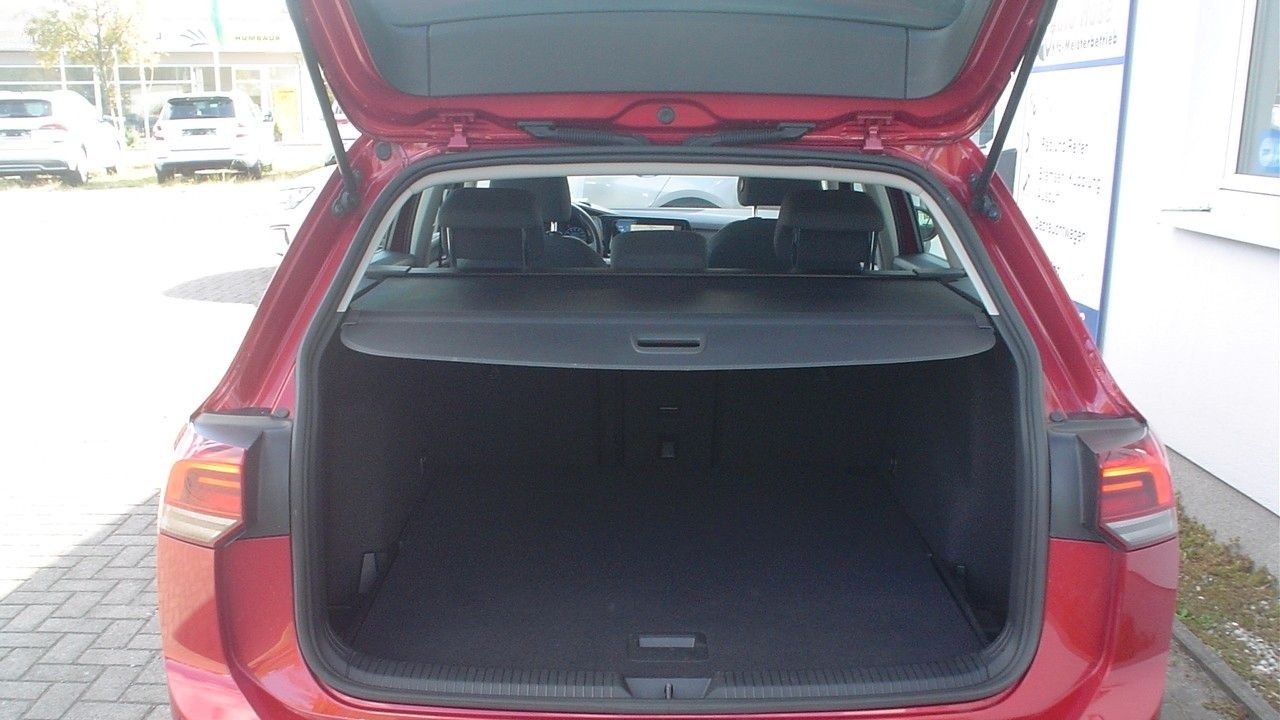 Volkswagen Golf VIII Variant Life eAC LED ACC Navi AHK SHz foto 3