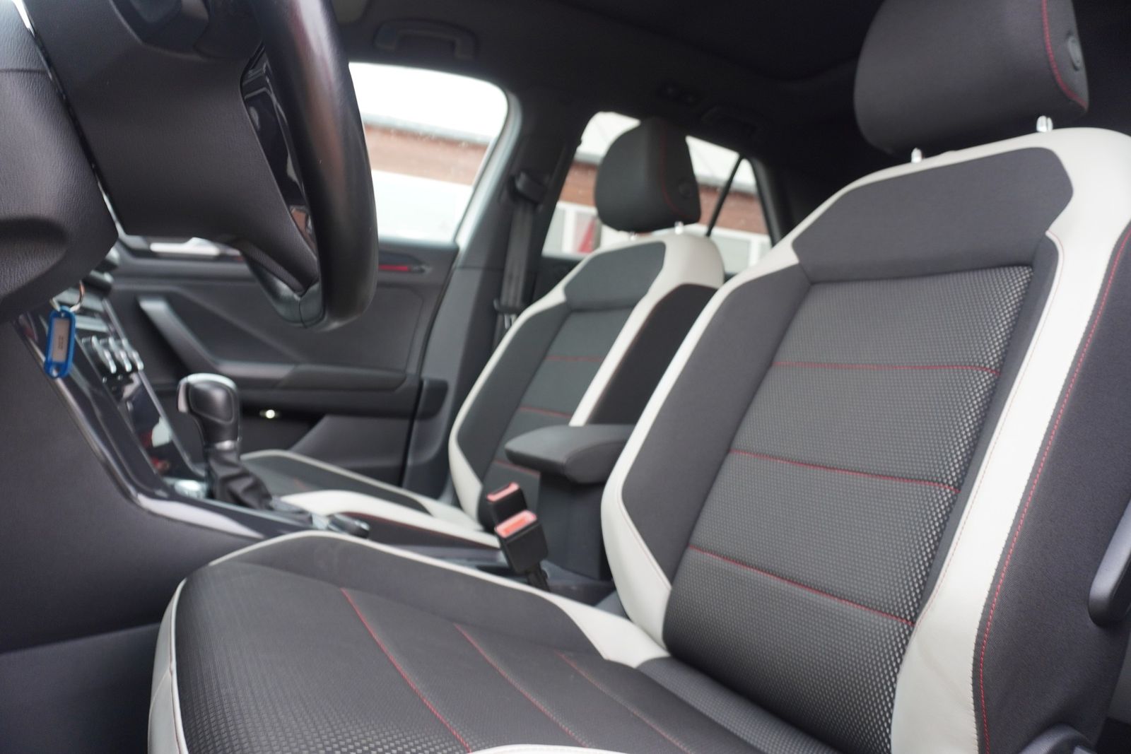 Volkswagen T-Roc 2.0 TSI DSG Sport 4Motion LED Panorama AHK foto 9
