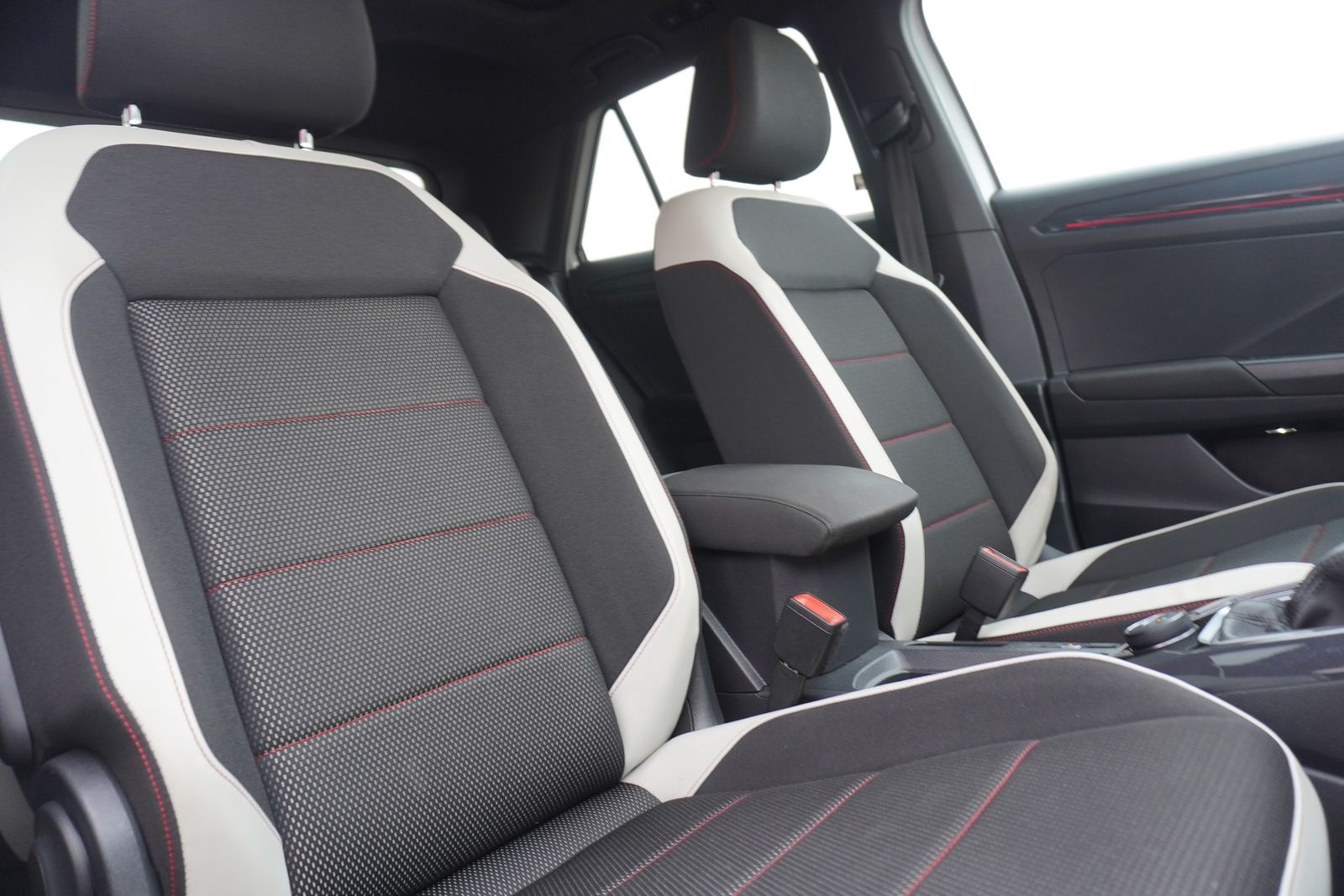 Volkswagen T-Roc 2.0 TSI DSG Sport 4Motion LED Panorama AHK foto 10