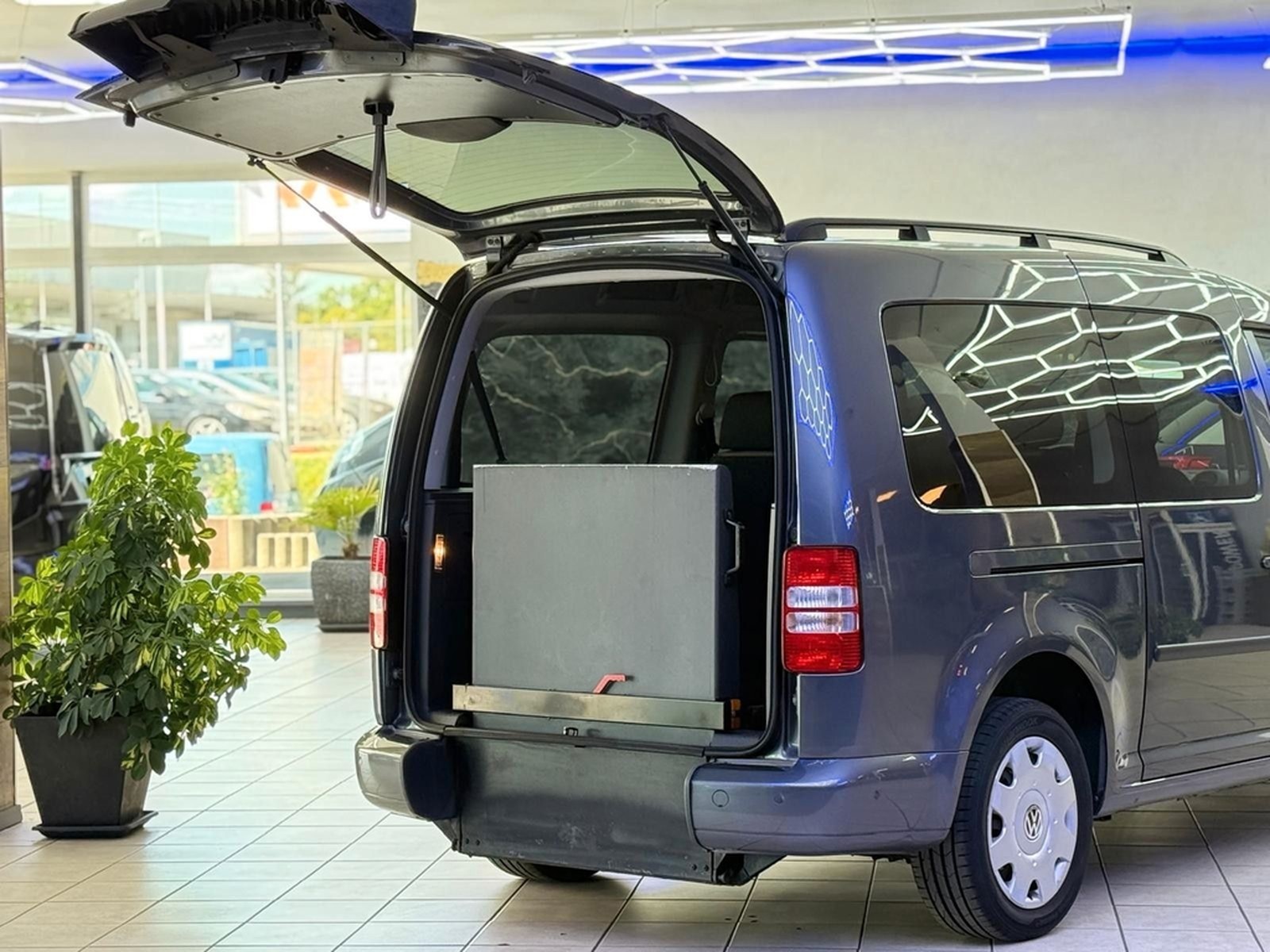 Volkswagen Caddy Maxi-Behindertengerecht-Rampe- foto 13