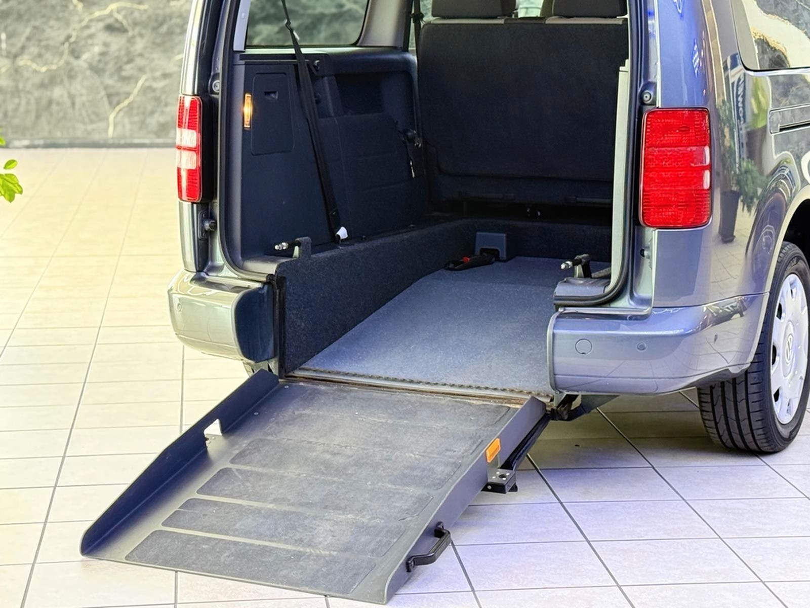 Volkswagen Caddy Maxi-Behindertengerecht-Rampe- foto 7