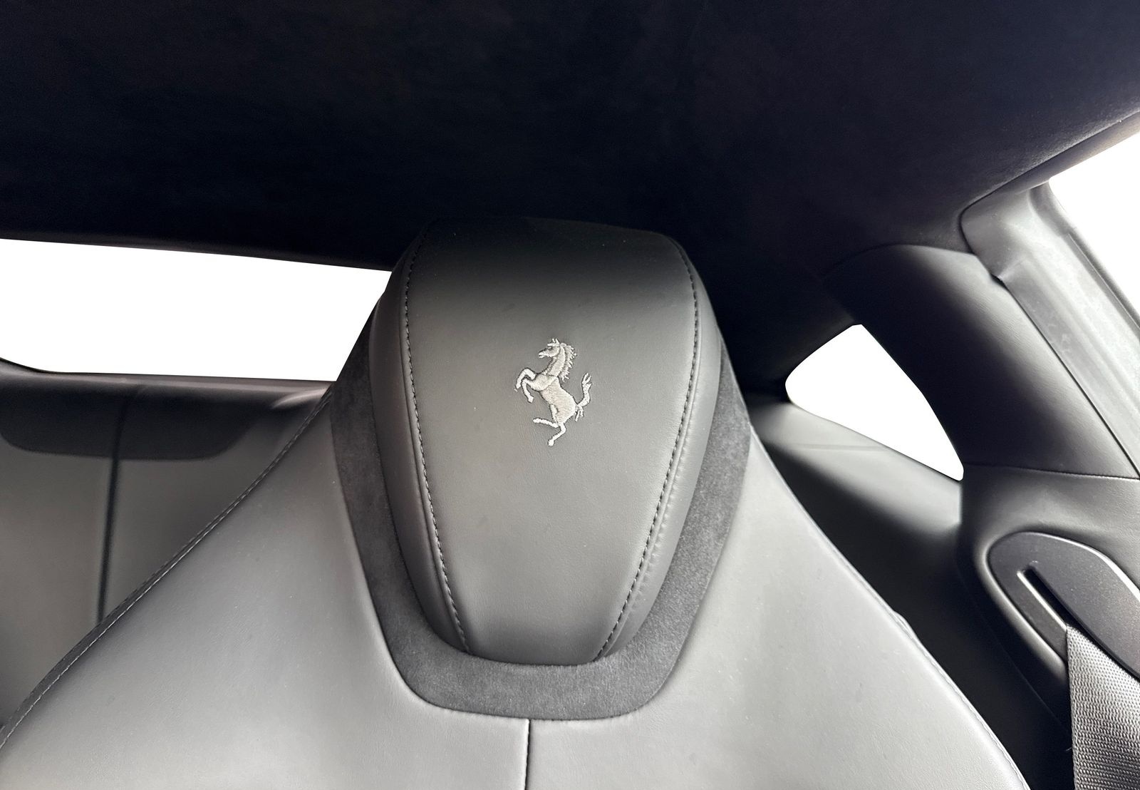 Ferrari Roma *Embleme*Navi*PDC*Klima*Leder* foto 18
