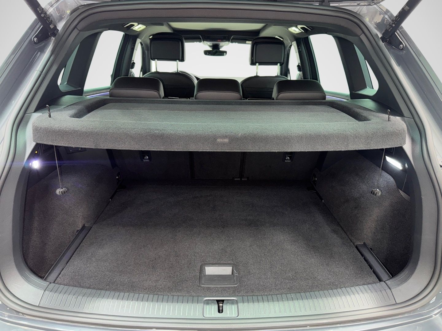 Volkswagen Tiguan 2.0 TDI 4M DSG R LINE PANO AHK MATRIX CAM foto 8