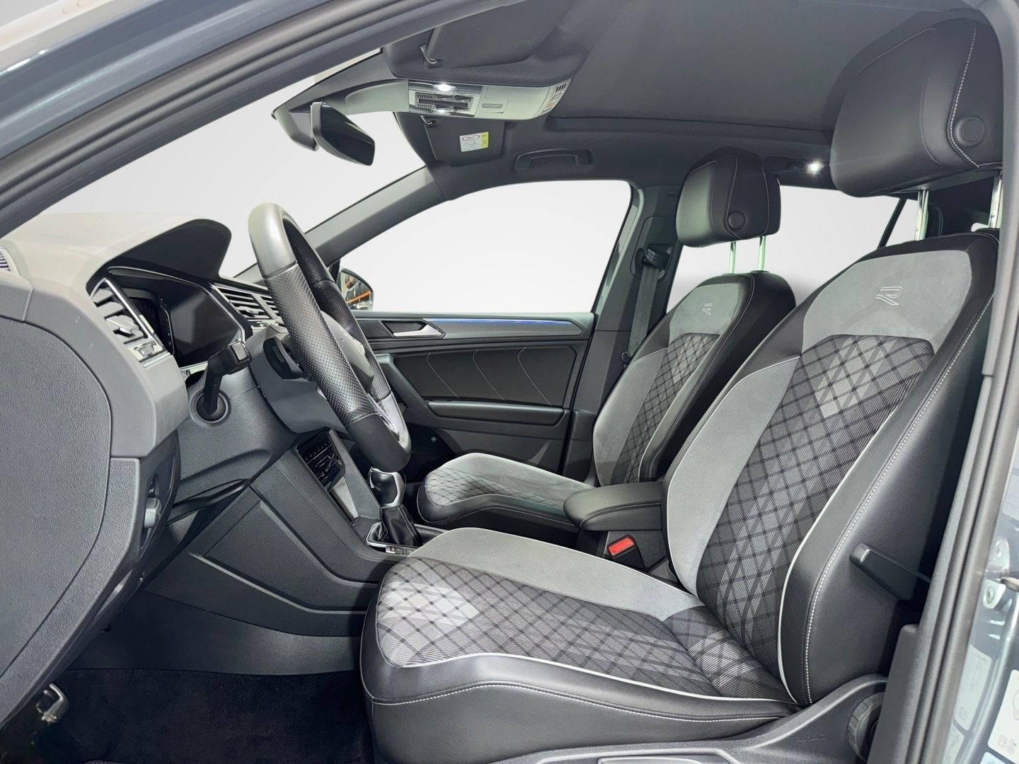 Volkswagen Tiguan 2.0 TDI 4M DSG R LINE PANO AHK MATRIX CAM foto 10
